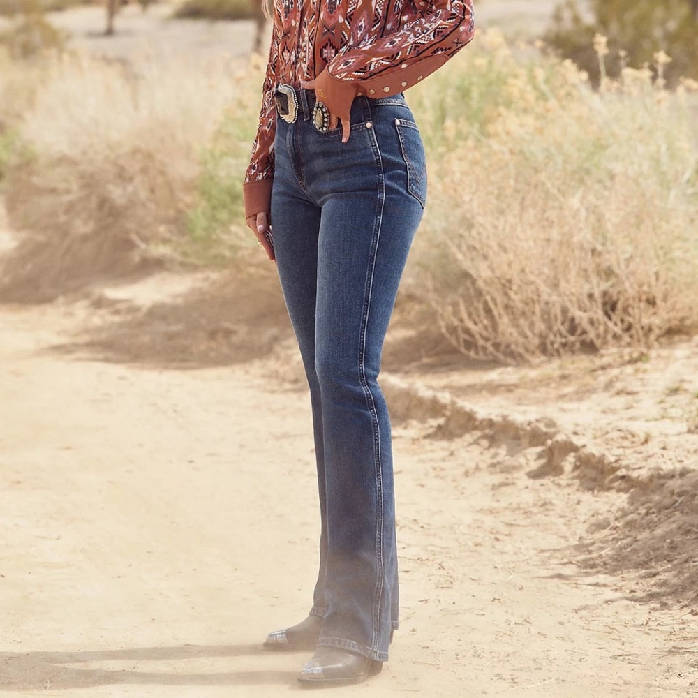 Wrangler x Lainey Wilson Baskin Blue Boot Huggers (27 x 30)